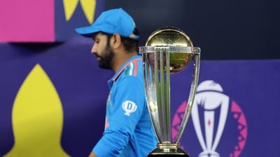 Cricket - ICC Cricket World Cup 2023 - Final - India v Australia - Narendra Modi Stadium, Ahmedabad, India - November 19, 2023 India's Rohit Sharma walks past the ICC Cricket World Cup trophy during the medal ceremony REUTERS/Amit Dave (REUTERS)