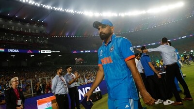 India's Mohammed Shami looks dejected after receiving his runners-up medal (REUTERS)