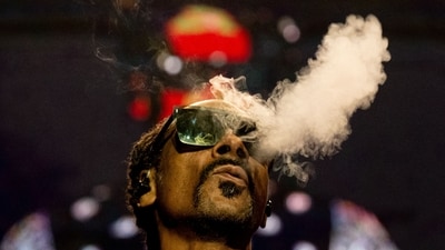 Snoop Dogg, the acclaimed rapper whose image has long been tied to his professed love of marijuana, on November 16 said he's giving up smoking.
"After much consideration & conversation with my family, I've decided to give up smoke. Please respect my privacy at this time," he posted across his social media platforms.
It was not clear if Snoop meant he was giving up smoking in all its forms, and if he meant he was giving up weed altogether. (Photo by Anna KURTH / AFP) (AFP) Snoop Dogg, the acclaimed rapper whose image has long been tied to his professed love of marijuana, on November 16 said he's giving up smoking.
"After much consideration & conversation with my family, I've decided to give up smoke. Please respect my privacy at this time," he posted across his social media platforms.
It was not clear if Snoop meant he was giving up smoking in all its forms, and if he meant he was giving up weed altogether. (Photo by Anna KURTH / AFP) (AFP)