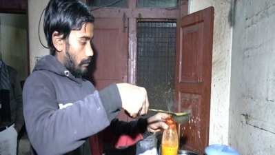 Hot Khichdi being filled in cylindrical bottles for labourers trapped in Silkyara tunnel (ANI) Hot Khichdi being filled in cylindrical bottles for labourers trapped in Silkyara tunnel (ANI)