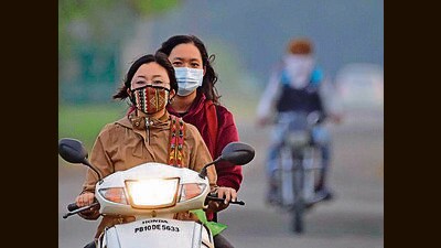 Girls wearing the face mask due to smoggy weather in Ludhiana. (HT PHOTO) Girls wearing the face mask due to smoggy weather in Ludhiana. (HT PHOTO)