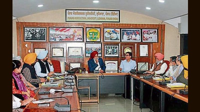PAU officials during a meeting with new registrar, Rishi Pal Singh, in Ludhiana. (HT PHOTO) PAU officials during a meeting with new registrar, Rishi Pal Singh, in Ludhiana. (HT PHOTO)
