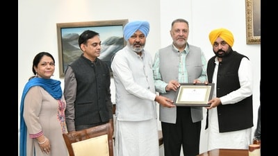 Punjab CM Bhagwant Mann, ministers Harpal Cheema and Dr Balbir Singh with the award on Monday. (Sourced)