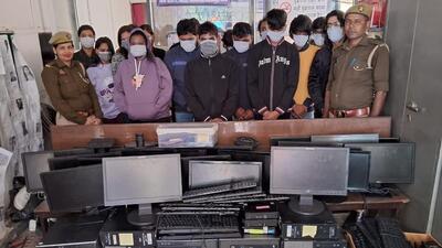 The suspects in police custody along with the seized items. (HT Photo) The suspects in police custody along with the seized items. (HT Photo)
