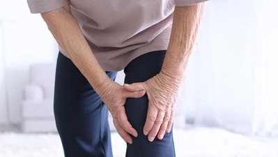 6 holistic approaches to manage knee Osteoarthritis beyond painkillers (Shutterstock) 6 holistic approaches to manage knee Osteoarthritis beyond painkillers (Shutterstock)