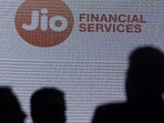 Jio Financial Services seeks to raise  <span class='webrupee'>₹</span>5K-10K crore via maiden bond issue