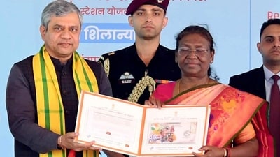 On this occasion, addressing the gathering, President Murmu said, "The development of any area depends on the connectivity of that area. Be it rail, roads or postal services - all these services make people's lives easier." (President of India-X) On this occasion, addressing the gathering, President Murmu said, "The development of any area depends on the connectivity of that area. Be it rail, roads or postal services - all these services make people's lives easier." (President of India-X)