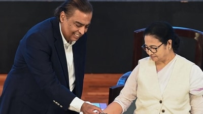 Mukesh Ambani with West Bengal chief minister Mamata Banerjee during the inauguration of the Bengal Global Business Summit in Kolkata on Tuesday. (AFP) Mukesh Ambani with West Bengal chief minister Mamata Banerjee during the inauguration of the Bengal Global Business Summit in Kolkata on Tuesday. (AFP)
