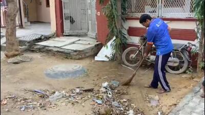 As residents are now troubled by the continuing strike by sanitation workers, many have come forward to pick up brooms and sweep their streets. (HT Photo)