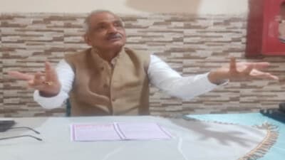 Former DGP Sulkhan Singh addressing press conference in Banda on the launch of political party. (HT Photo) Former DGP Sulkhan Singh addressing press conference in Banda on the launch of political party. (HT Photo)