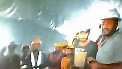 <p>Forty-one Indian workers trapped in a collapsed road tunnel for 10 days were seen alive on camera for the first time on November 21 as workers attempted to create new passageways to free them. The workers finally received hot meals on Tuesday, provided through a newly installed steel pipe.&nbsp;</p> (AFP)