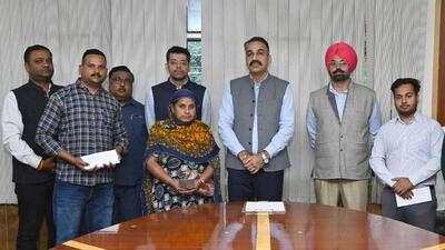 Municipal commissioner Sandeep Rishi handing over appointment letters to the next of the kin of deceased employees in Ludhiana. (HT Photo)