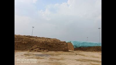 Parali bales outside the CBG plant (HT) Parali bales outside the CBG plant (HT)