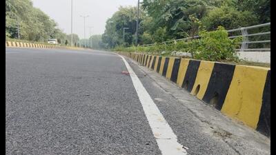 The spot where the accident took place near a street light pole on G20 Road. (Sourced) The spot where the accident took place near a street light pole on G20 Road. (Sourced)