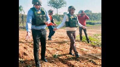 Wheat sowing on Indo-Pak border begins Wheat sowing on Indo-Pak border begins