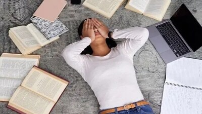 Episodic stress: This can happen due to certain situations, such as the cold weather or a crowded place. Symptoms of episodic stress include panic attack and tension. (Unsplash) Episodic stress: This can happen due to certain situations, such as the cold weather or a crowded place. Symptoms of episodic stress include panic attack and tension. (Unsplash)
