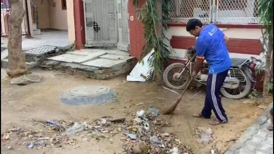 As residents are now troubled by the continuing strike by sanitation workers, many have come forward to pick up brooms and sweep their streets. (HT Photo)