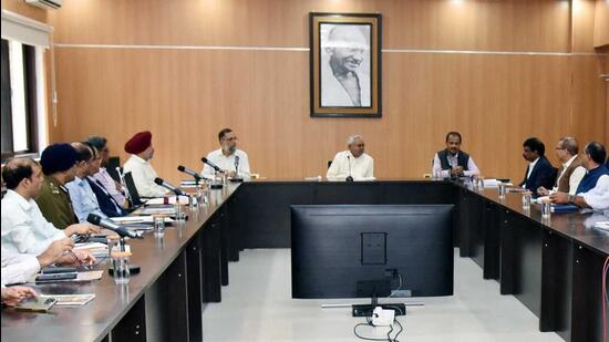 CM Nitish Kumar chairs a review meeting to implement the provisions of new reservation law. (Santosh Kumar/HT)