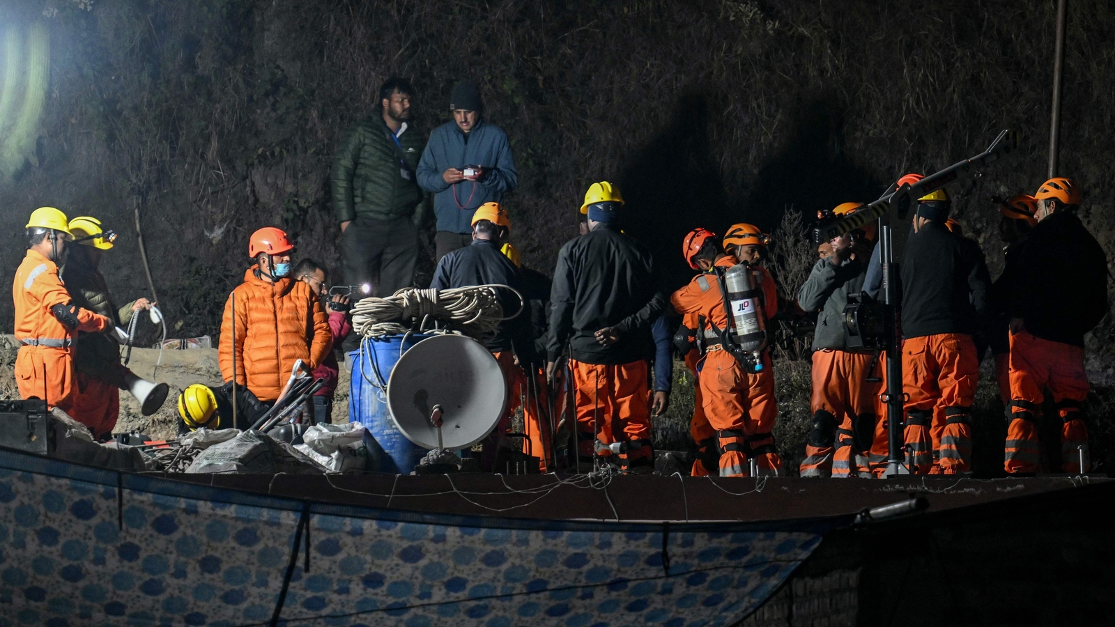 30 ambulances at spot; NDRF personnel enter Uttarkashi tunnel. Top updates | Latest News India - Vimarsana News