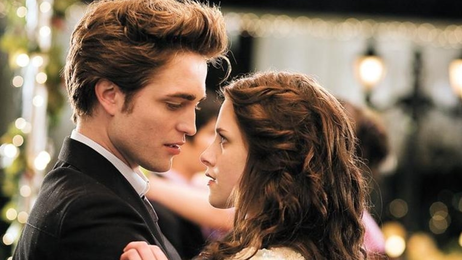 Kristen Stewart 'crashed' Robert Pattinson's birthday, 'no bad blood between' | Hollywood - Vimarsana News