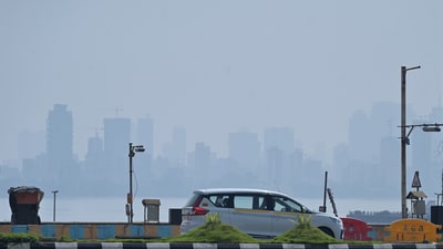 Huge Air Pollution seen near Reclamation at Bandra, in Mumbai, India, Saturday, Nov 11, 2023. (Vijay Bate/HT Photo)