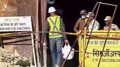 A rescuer brings food items for the workers trapped inside the under-construction tunnel between Silkyara and Dandalgaon. (PTI) A rescuer brings food items for the workers trapped inside the under-construction tunnel between Silkyara and Dandalgaon. (PTI)