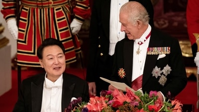 President of South Korea Yoon Suk Yeol listens as Britain's King Charles III speaks at the state banquet at Buckingham Palace in London, Britain November 21, 2023. (via REUTERS)