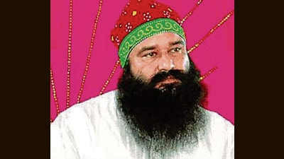 Dera Sacha Sauda chief Ram Rahim arrived at his dera in Barnawa in Baghpat district on a 21-day furlough from Sunaria jail of Rohtak on Tuesday. (HT File Photo)