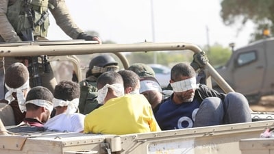 Israel soldiers transfer detained Palestinians out of the Gaza Strip (AFP/Representative Image)