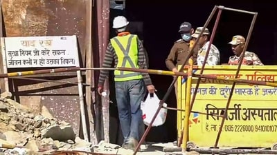 Uttarkashi: A rescuer brings food items for the workers trapped inside the under-construction tunnel between Silkyara and Dandalgaon. (PTI)