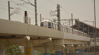 The Noida authority had informed the PMO that it will connect Aqua Line’s Sector 51 Metro station and Delhi Metro’s Sector 51 Metro station via an elevator so that the commuters do not have to walk the 300 between the two stations. (HT Archive) The Noida authority had informed the PMO that it will connect Aqua Line’s Sector 51 Metro station and Delhi Metro’s Sector 51 Metro station via an elevator so that the commuters do not have to walk the 300 between the two stations. (HT Archive)