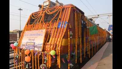 The direct train between Mau to Mumbai was flagged off from Mau railway station on Wednesday. (Sourced) The direct train between Mau to Mumbai was flagged off from Mau railway station on Wednesday. (Sourced)