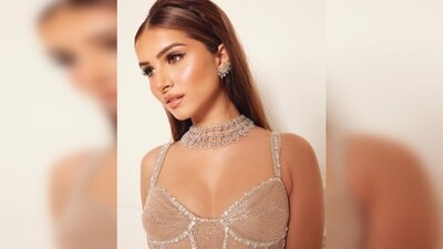 Tara Sutaria chose understated makeup but made a bold statement with her eye makeup, featuring the classic old-school winged eyes. (Instagram/@tarasutaria) Tara Sutaria chose understated makeup but made a bold statement with her eye makeup, featuring the classic old-school winged eyes. (Instagram/@tarasutaria)