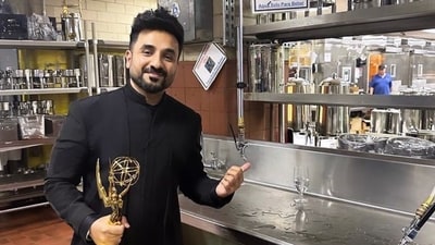 Vir Das poses with the dishwasher stand, recalling his struggling days Vir Das poses with the dishwasher stand, recalling his struggling days