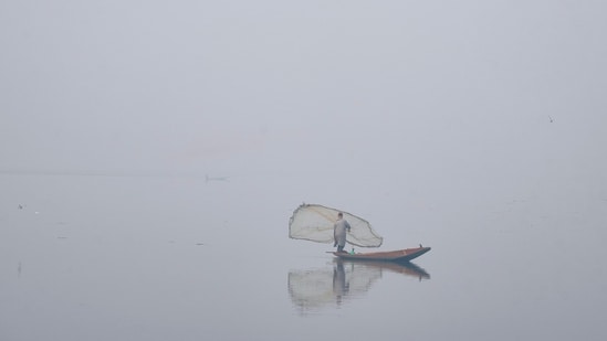 The Srinagar weather department said that there is a possibility of rain and snow at scattered places during the period of November 27-30.&nbsp;(PTI)