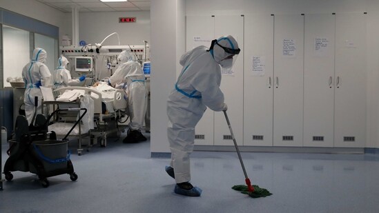 High-concentration bleach may not be effective against superbugs, study finds. (AP)
