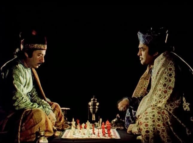 Directed by Satyajit Ray, this 1977 film is set in the then Avadh, and stars ace actors Sanjeev Kumar, Saeed Jaffrey, Shabana Azmi and Farida Jalal among others. Directed by Satyajit Ray, this 1977 film is set in the then Avadh, and stars ace actors Sanjeev Kumar, Saeed Jaffrey, Shabana Azmi and Farida Jalal among others.