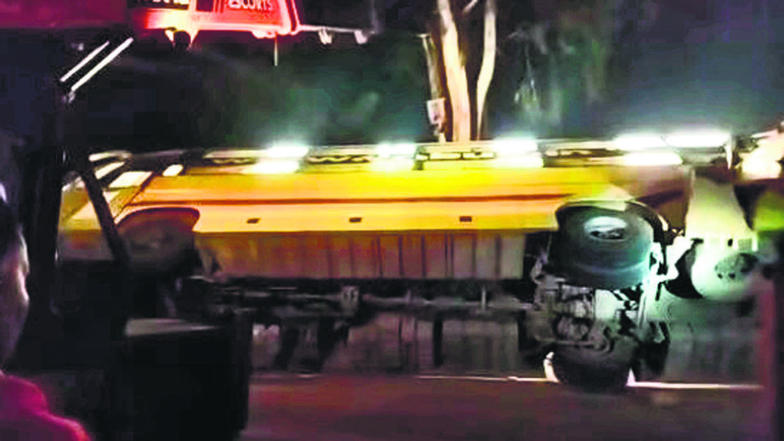 3 of a family killed, 6 others injured as private bus overturns near Kolhapur - Vimarsana News
