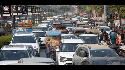 A traffic snarl in Civil Lines area of Prayagraj. (HT Photo) A traffic snarl in Civil Lines area of Prayagraj. (HT Photo)