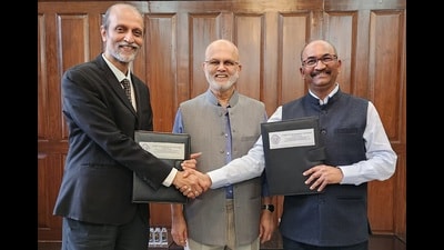 From left Dr. Ajit Ranade, Dr. Pramod Chaudhari and Prof Sudhir Agashe. (HT PHOTO) From left Dr. Ajit Ranade, Dr. Pramod Chaudhari and Prof Sudhir Agashe. (HT PHOTO)