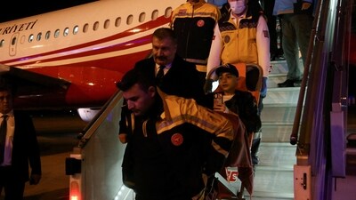 Medical staff carry a Palestinian cancer patient who was evacuated from Gaza to Egypt and brought to Turkey by plane. (REUTERS)