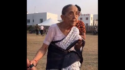 The image shows the 97-year-old woman about whom Anand Mahindra shared a post on X. (Instagram/@flyingrhinoparamotoring) The image shows the 97-year-old woman about whom Anand Mahindra shared a post on X. (Instagram/@flyingrhinoparamotoring)