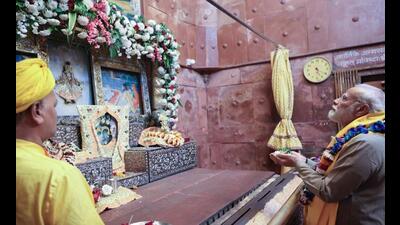PM Narendra Modi offering prayers at ‘Garbh Grah’ (sanctum sanctorum) at Sri Krishna Janmabhoomi in Mathura on November 23. (HT photo) PM Narendra Modi offering prayers at ‘Garbh Grah’ (sanctum sanctorum) at Sri Krishna Janmabhoomi in Mathura on November 23. (HT photo)