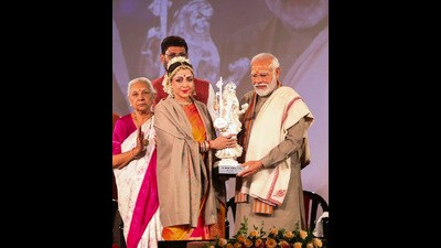 Prime Minister Narendra Modi felicitates actor and BJP MP Hema Malini during ‘Mirabai Janmotsav’ on the occasion of 525th birth anniversary of the poet and Lord Krishna devotee, in Mathura, Thursday. (PTI) Prime Minister Narendra Modi felicitates actor and BJP MP Hema Malini during ‘Mirabai Janmotsav’ on the occasion of 525th birth anniversary of the poet and Lord Krishna devotee, in Mathura, Thursday. (PTI)