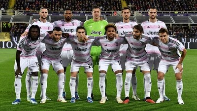 Juventus players pose for a team group photo before the match (REUTERS)