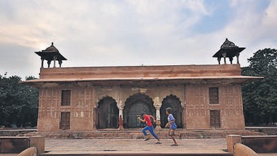 Spread over 57 acres, the 17th century Roshanara Bagh was originally developed by the second daughter of emperor Shah Jahan. (Biplov Bhuyan/HT PHOTO) Spread over 57 acres, the 17th century Roshanara Bagh was originally developed by the second daughter of emperor Shah Jahan. (Biplov Bhuyan/HT PHOTO)