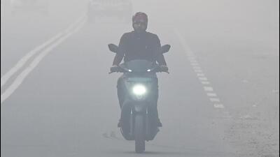 The minimum and maximum temperatures in Gautam Budh Nagar further decreased on Thursday, and were recorded as 10.9 degrees Celsius and 26.0 degrees Celsius, respectively, according to the India Meteorological Department (IMD) (Sunil Ghosh/HT Photo) The minimum and maximum temperatures in Gautam Budh Nagar further decreased on Thursday, and were recorded as 10.9 degrees Celsius and 26.0 degrees Celsius, respectively, according to the India Meteorological Department (IMD) (Sunil Ghosh/HT Photo)