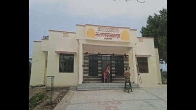 The newly constructed Kunti Satsang Bhawan at Lakshagriha located in Handia tehsil of Prayagraj. (HT Photo) The newly constructed Kunti Satsang Bhawan at Lakshagriha located in Handia tehsil of Prayagraj. (HT Photo)
