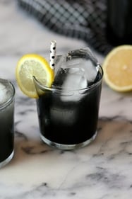 Freshly prepared, activated charcoal lemonade melds the detox benefits of activated charcoal with the invigorating citrusy notes of lemonade. (Pinterest)