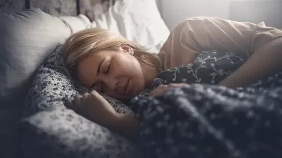 Tiny habits to transform your sleep quality in a few days (Unsplash)